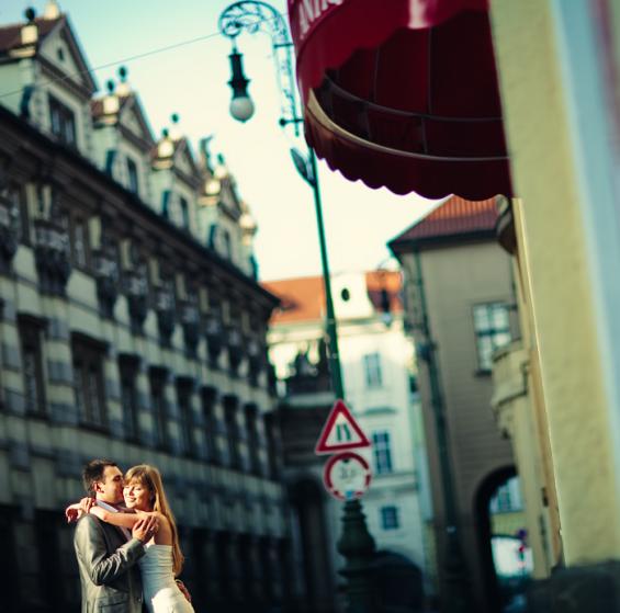 Прага целоваться